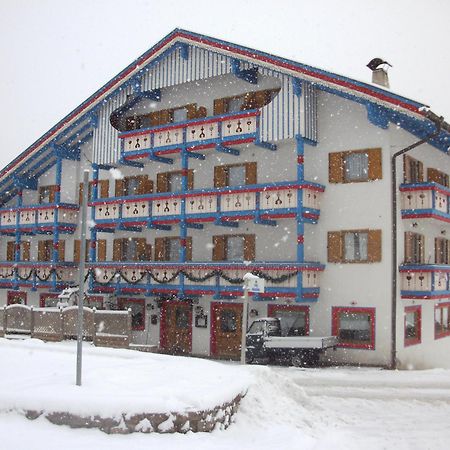 Hotel Vael Vigo di Fassa Bagian luar foto