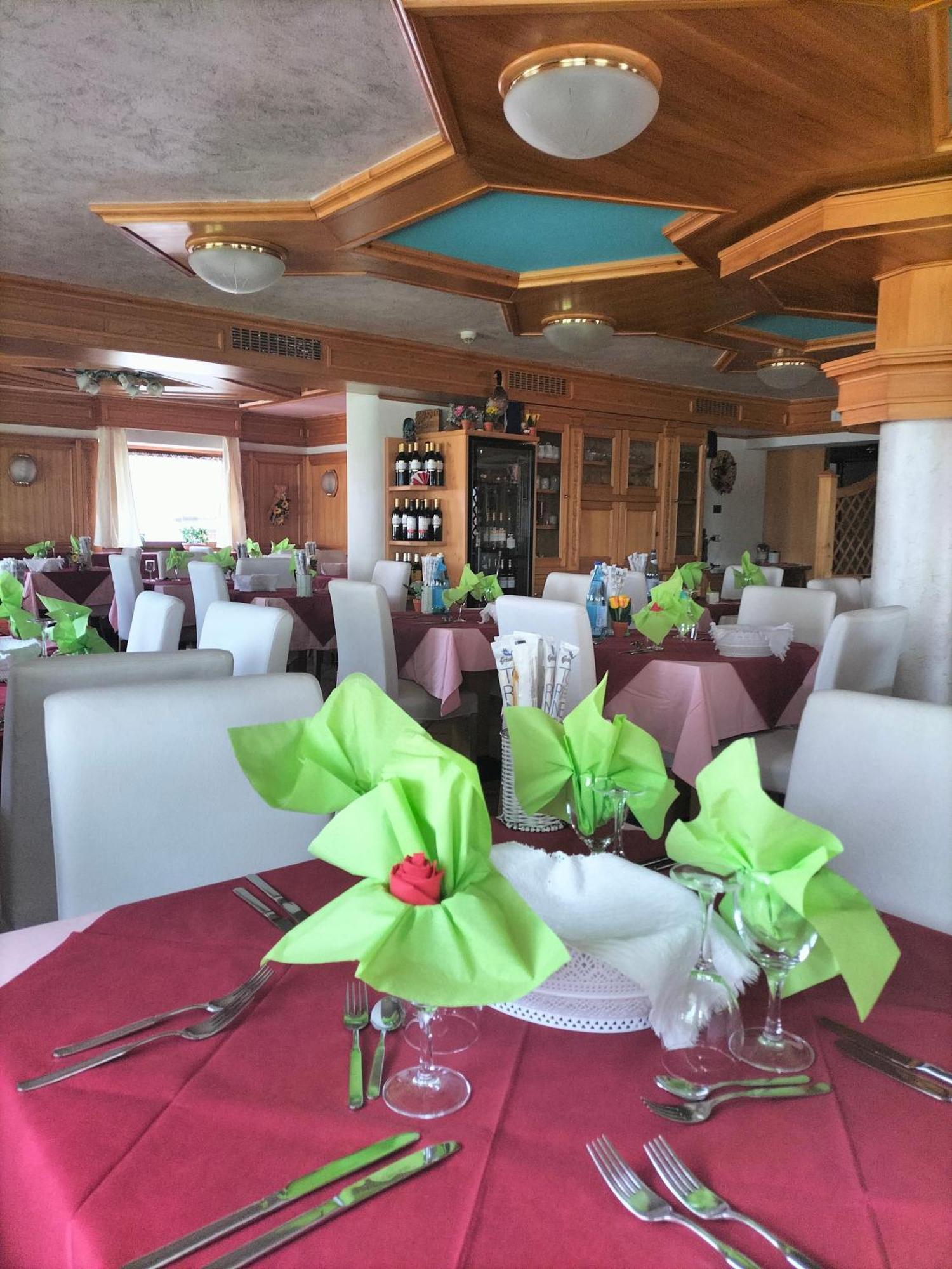 Hotel Vael Vigo di Fassa Bagian luar foto