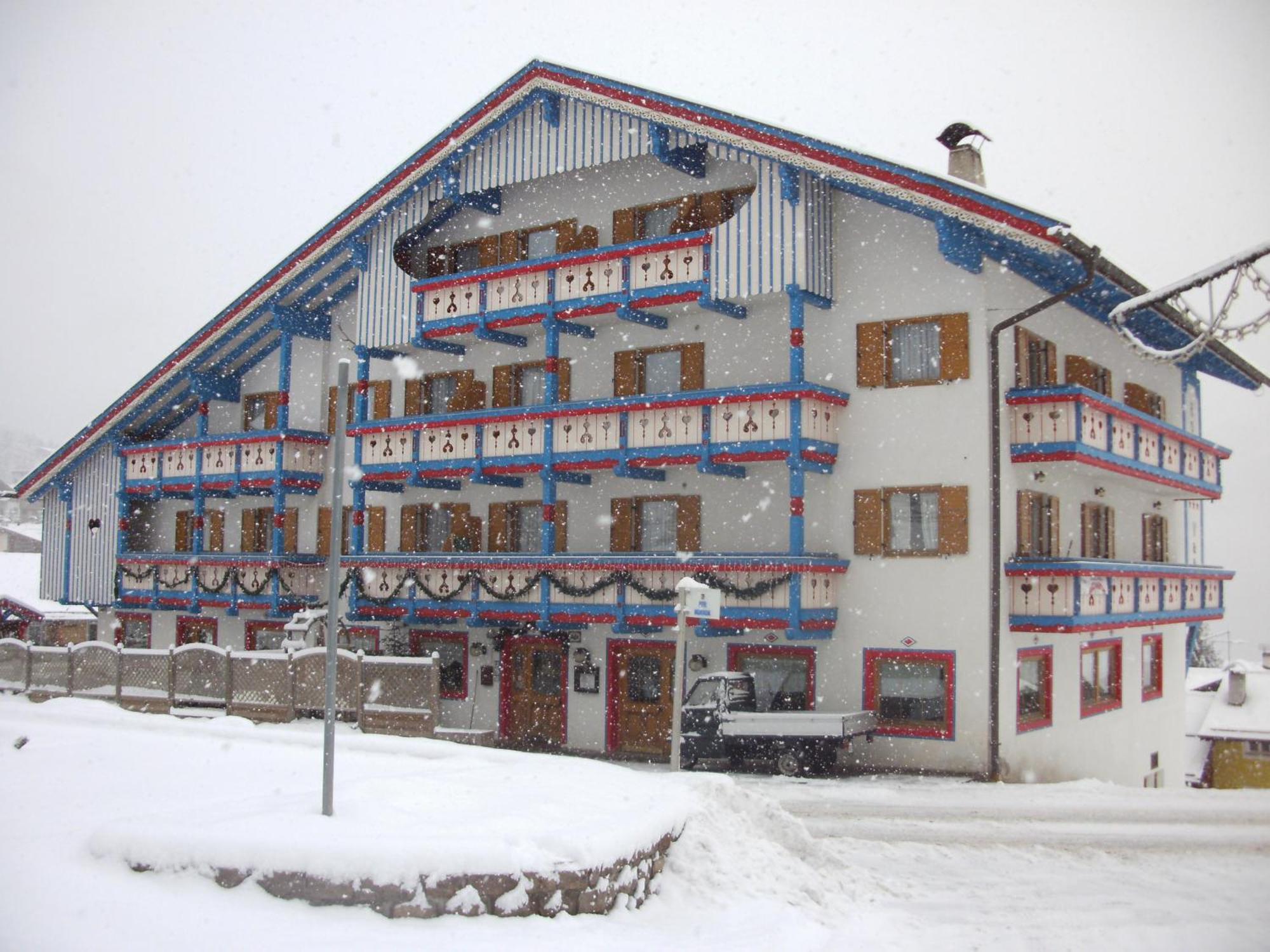 Hotel Vael Vigo di Fassa Bagian luar foto