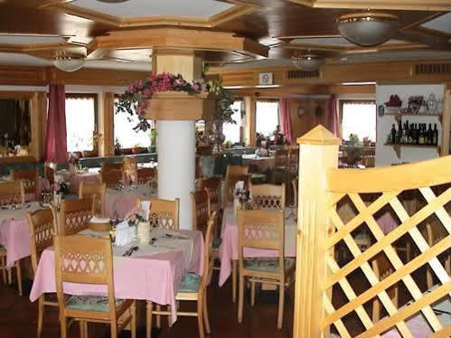 Hotel Vael Vigo di Fassa Bagian luar foto